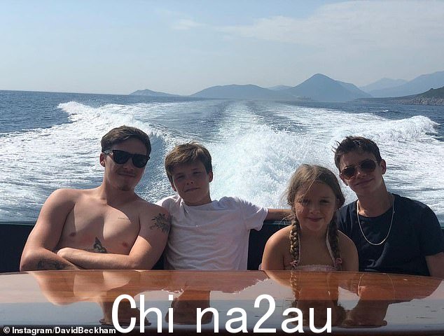 骄傲的爸爸:这位足球传奇人物在这个特殊的日子里也没有向他可爱的家人致敬,因为他分享了一系列甜蜜的快照和由衷的标题