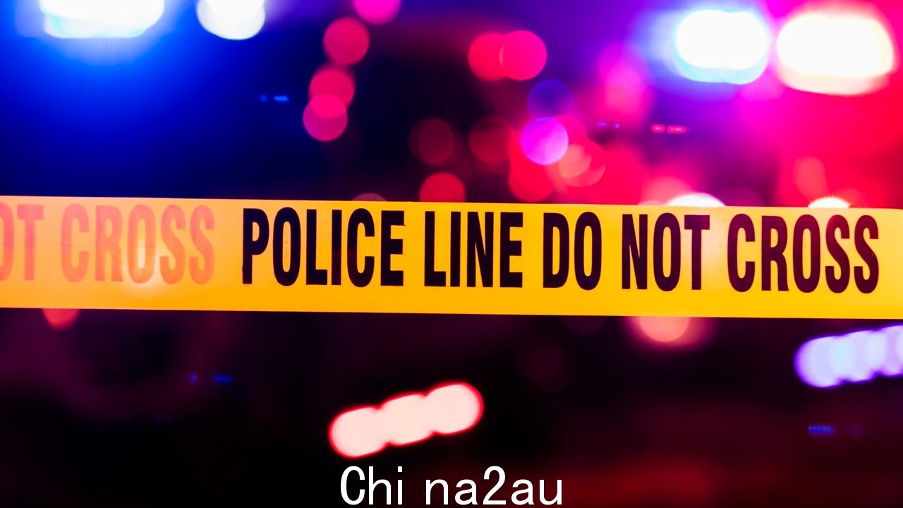 美国看到多个周末发生枪击事件” /><p>警方证实,枪击事件发生时,伯克尔法院地址附近有居民,还有目击事件的“街上许多居民”。 </p><p>道德标准指挥部警察部门已对此事展开调查,独立的犯罪和腐败委员会也将对此进行监督。</p><p>伯克尔法院已被警方封锁,房子周围的区域被宣布为正式的犯罪现场。</p><p>任何人如有关于该事件的信息,请致电 1800 333 000 或访问 www.crimestoppersqld.com.au 联系警方或灭罪热线。</p><p> p> <BR>
澳洲中文论坛热点 <BR>
<div class=
