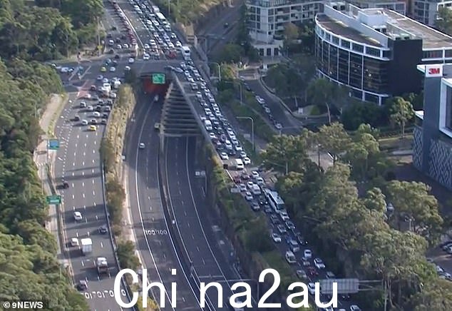 Citybound 车道关闭,司机被敦促从 M2 转向 Epping Rd