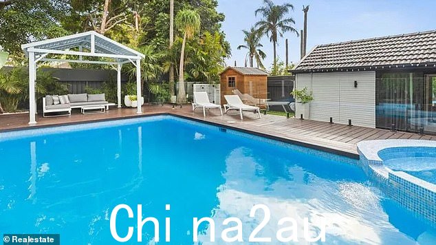 图:海因斯的母亲朱莉将居住的庞大游泳池和独立的独立住所
