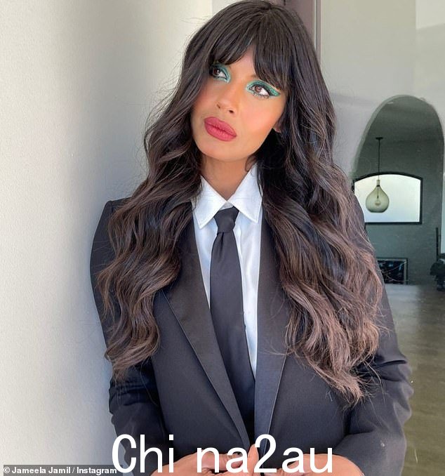 让她说:Jameela Jamil 呼吁非二元性别的人在颁奖典礼上有自己的类别 - 随着奥斯卡奖引入无性别表演锣的压力越来越大