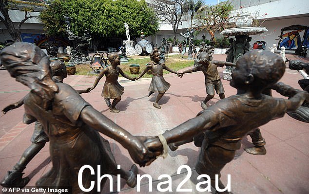 杰克逊的雕像在之前拍卖时展出