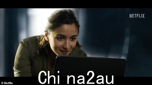 反派:然而,电影的反派 Keya Dhawan(由宝莱坞明星 Alia Bhatt 饰演)偷走了宪章的‘心脏’