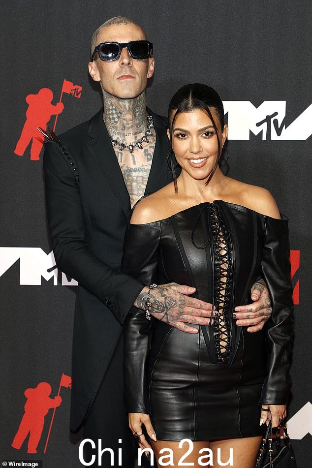 可爱的情侣:Travis 和 Kourtney 于 2021 年 9 月在纽约市展示了近十年的友谊后,于 2020 年底开始恋爱