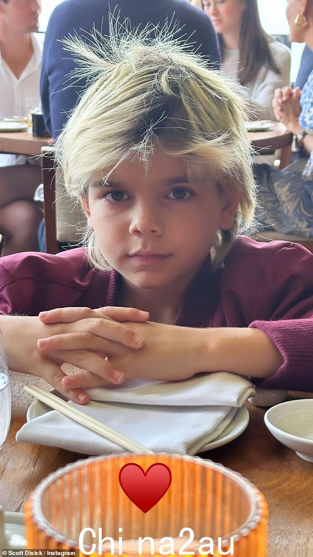难忘的时刻:Scott 在他的 Instagram 故事中分享当天的特别时刻,并上传了一张他小儿子 Reign 的可爱照片