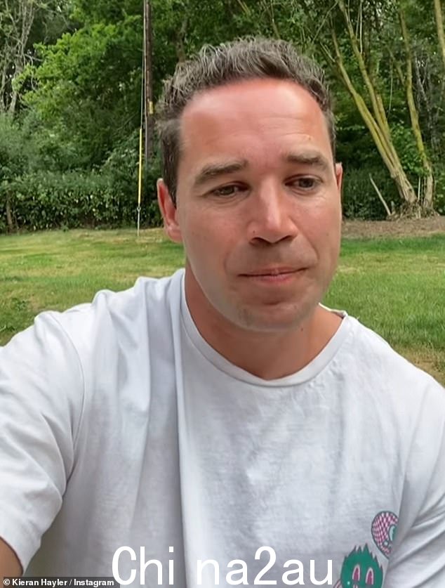 伤心欲绝:Kieran Hayler 周日在社交媒体上分享了一篇感人的父亲节帖子,他不得不忍住眼泪