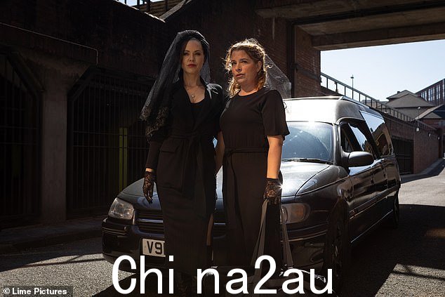 大计划:Cindy 为她的市场争取资金的大抢劫计划将于本周开始,她的同伙和 BFFs Grace 和 Zara 将提供帮助