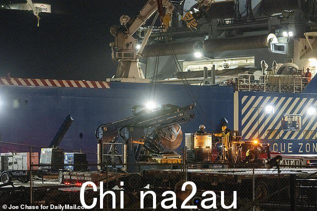 昨晚搜索设备被装载到北极地平线号上,准备运往圣约翰港以帮助搜索工作