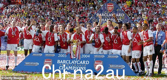 Arsene Wenger 的无敌队在 2003-04 赛季创造了历史,新球衣向他们致敬