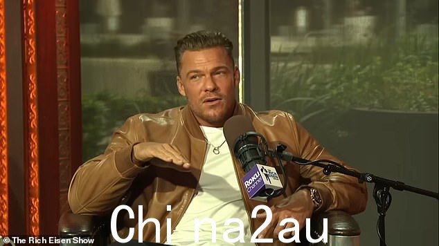 艾伦·里奇森 (Alan Ritchson),40 岁,在最近参加 Rich Eisen Show 时详细介绍了他的健身方案,他说,如果你过着健康的生活方式,“每一天都可以成为作弊日”