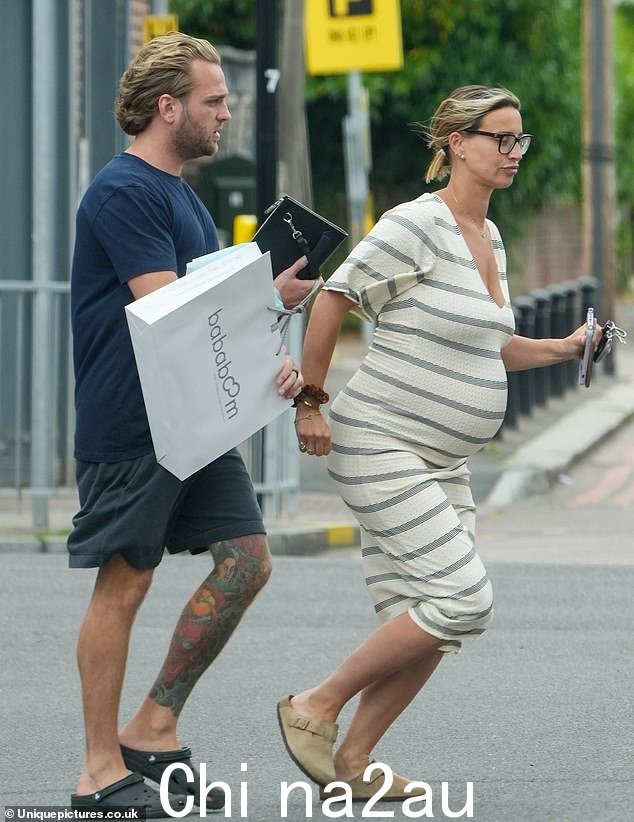 他们要结婚了!两人于 2022 年 7 月订婚,费恩此前曾表示,在他们因创伤而建立联系后,他们的关系感觉“正确”” class=