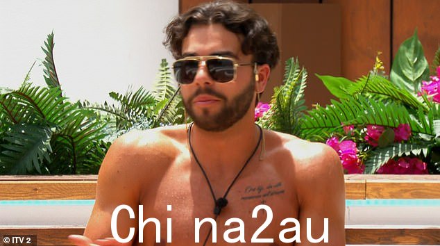 不为所动:在星期三的剧集中让 Catherine Agbaje 哭泣之后,Love Island 的粉丝们将 Sammy Root 称为“有史以来最令人讨厌的岛民之一”。