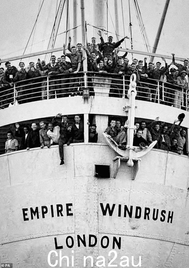 HMT Empire Windrush 与来自加勒比海的人们响应英国的号召,于 1948 年 6 月 22 日抵达埃塞克斯的蒂尔伯里港,帮助填补战后劳动力短缺