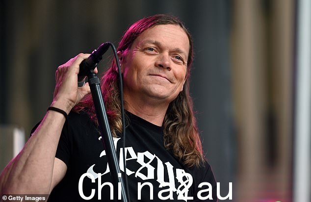 正在进行中:3 Doors Down 目前正在进行巡演 - 称为 Away From The Sun 周年巡演;发布于 2003 年 5 月 26 日