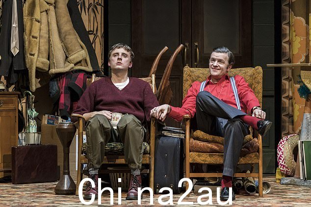 舞台:今年早些时候在皇家剧院结束的演出后,西区音乐剧的演员们透露了他们希望重演这部深受喜爱的情景喜剧的希望
