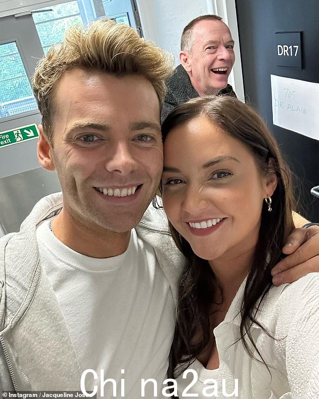 她回来了!杰奎琳·乔萨 (Jacqueline Jossa) 发布了与回归者 Adam Woodyatt 和 Thomas Law 的合影,让粉丝们一睹她在东区人意外回归的幕后风采