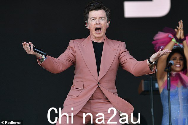 Never Going to Give You Up 歌手 Rick Astley 登台表演 Harry Styles 翻唱的 As It Was