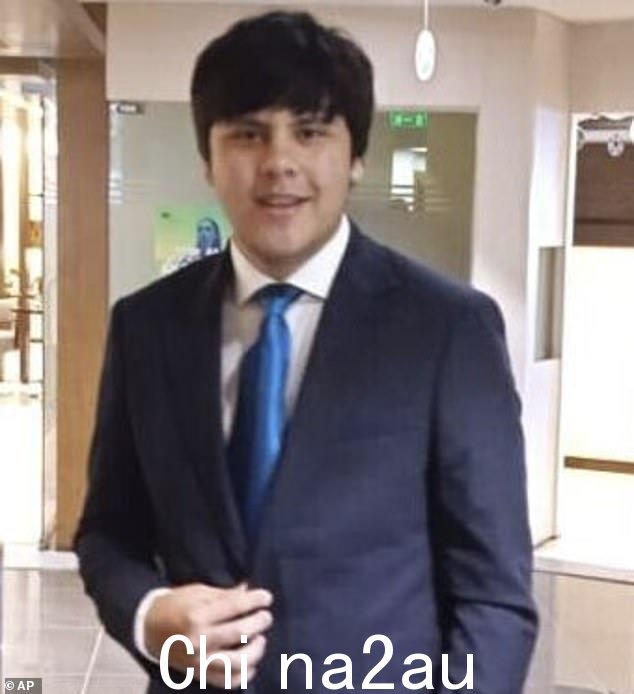 我们为他们所有人感到悲伤,尤其是 19 岁的苏莱曼的经历让我们心痛不已,他有点紧张,但想确保他的父亲度过了一个愉快的父亲节。苏尔曼(如图)去世前正在格拉斯哥斯特拉斯克莱德大学学习