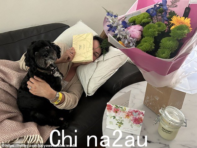 一位母亲表示,她至少要几个月才能恢复视力,并被命令侧卧卧床休息