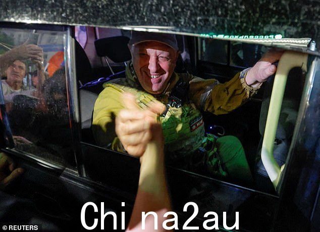 他还说,他正在努力理解叶夫根尼·普里戈任向莫斯科进军的意义,这场进军在第 11 个小时分崩离析。图为:普里戈任昨晚离开莫斯科前往白俄罗斯
