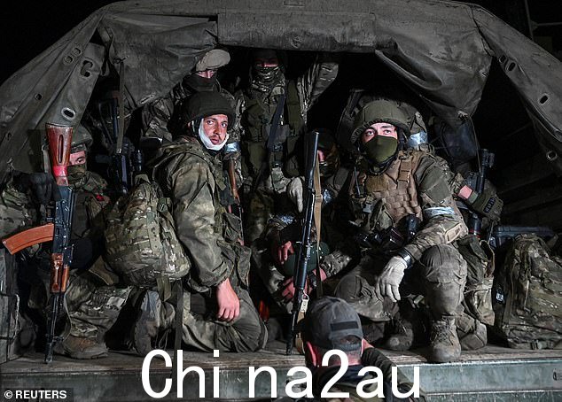 瓦格纳私人雇佣兵团的战士从南部军区总部撤出,返回俄罗斯顿河畔罗斯托夫市的基地,6月24日