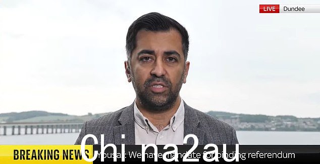 Humza Yousaf 因试图使下一次大选成为今天的“事实上的”公投而受到拷问,他感到局促不安