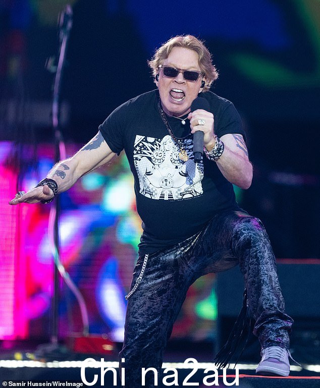 表演者:介绍 Grohl,Axl Rose 宣称:“没有太多该死的吉他”