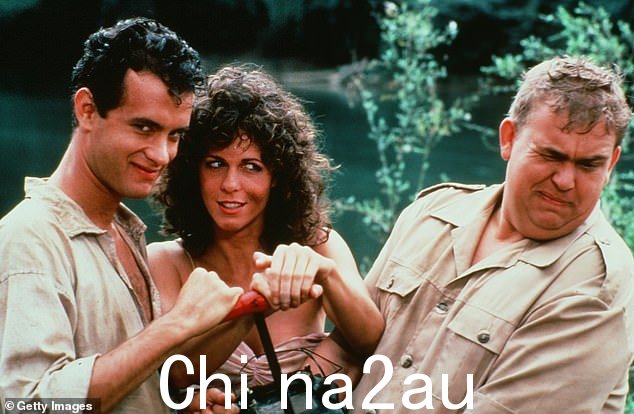 与刘易斯分手后不久,他与威尔逊相爱。两人在 1985 年的电影《志愿者》中扮演爱情角色时发现了彼此的感情
