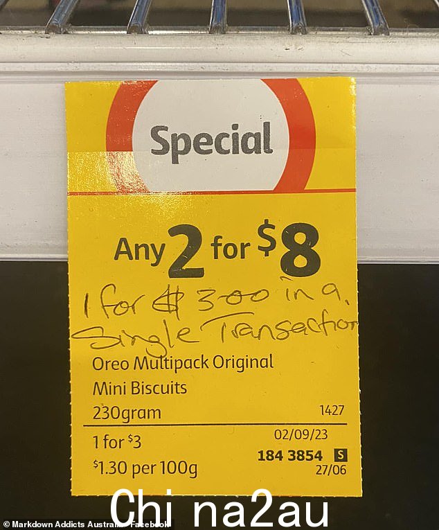 一位 Coles 购物者注意到折扣标签上的错误。奥利奥迷你饼干两件装的售价为 8 美元。经过仔细检查，顾客指出该产品单次交易的价格为每件 3 美元，并在标签上写着（如图）”/></p><p style=