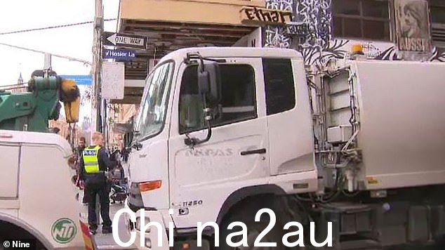 周一早上,警方被召集到墨尔本 Hosier Lane 发生的可怕事故现场