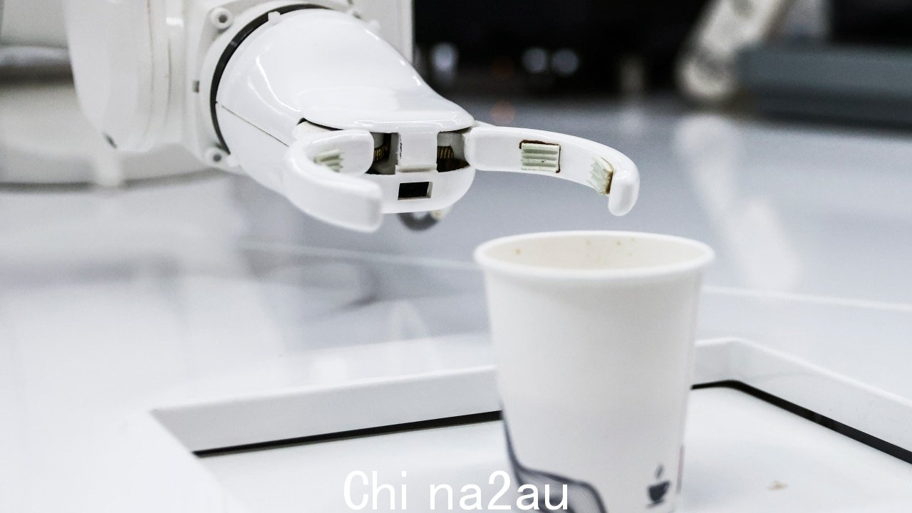 人工智能可以迅速接管由人类工人完成的零售工作。图片：Getty