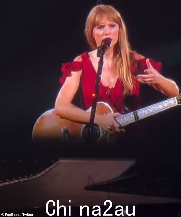 Taylor Swift 在周末现场表演了她的 John Mayer diss 歌曲 Dear John,这是 11 年来的第一次,但她坚称不会为她重新发行专辑 Speak Now斯威夫特会‘保护’她免受前任的伤害。” class=