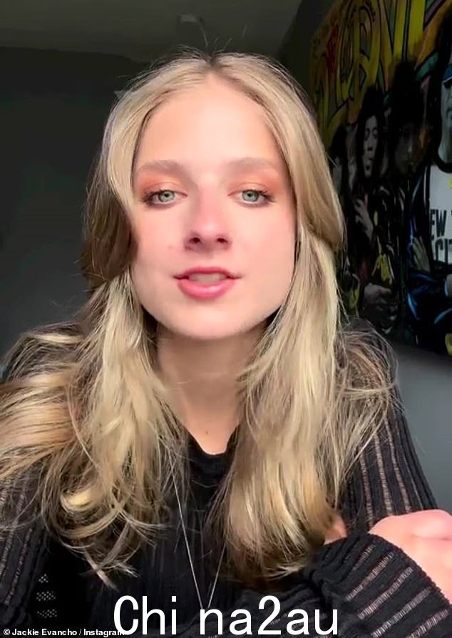 勇气:Jackie Evancho 在 Instagram 上的一段新视频中与她的粉丝分享了一些新发现的智慧。她对着镜头告诉她的 102,000 名粉丝,“我花了一些时间才鼓起勇气去做这件事”” class=