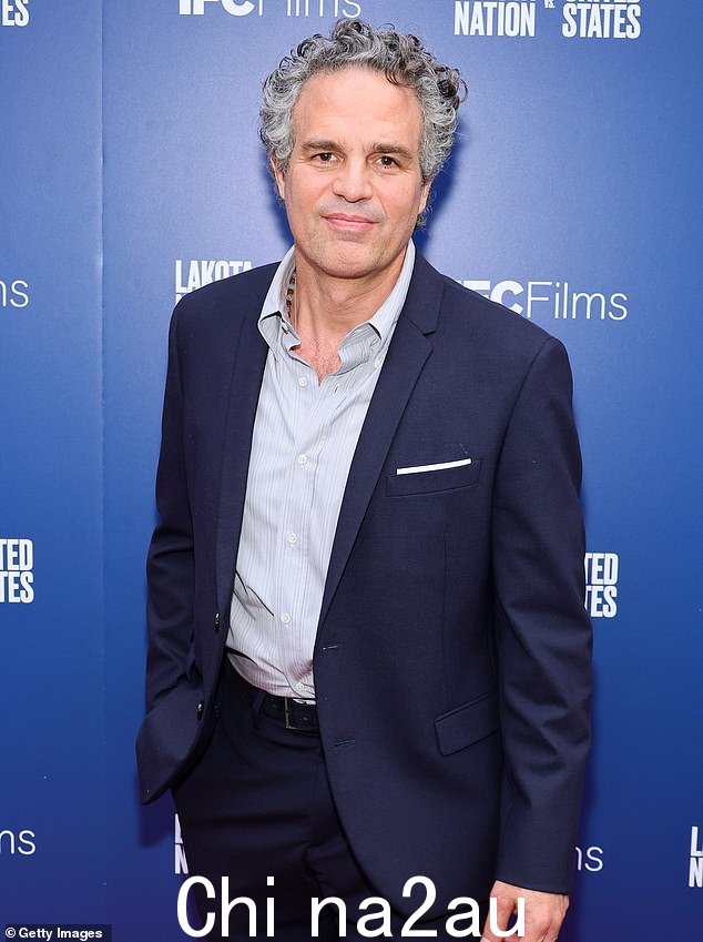 执行制片人:马克·鲁法洛 (Mark Ruffalo) 与 Sarah Eagle Heart、Bryn Mooser、Kathryn Everett、Salman Al-Rashid 和 Sam Frohman 共同担任这部 118 分钟纪录片的执行制片人