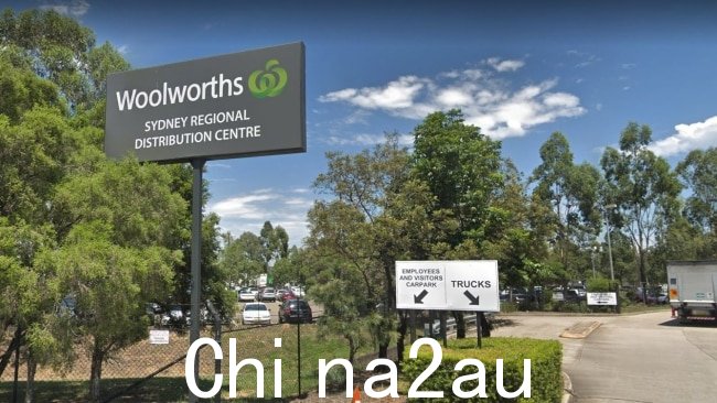 事件发生在明钦伯里的 Woolworths 区域配送中心。图片:Google 地图。