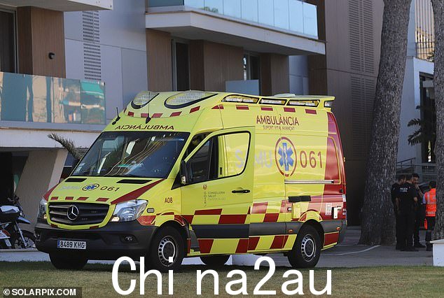 在伊维萨岛事故现场附近拍摄到一辆当地救护车