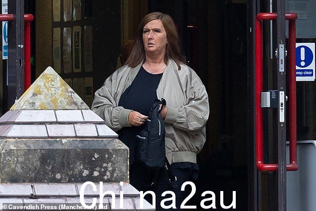 Deborah Cruse,51 岁,(如图)在消防安全调查启动后,其公司 TFC 接管了 Allium,她承认违反了消防安全禁令通知,并被判处 18 个月的社区命令和 150 小时的无薪工作。被勒令支付 3,000 英镑费用
