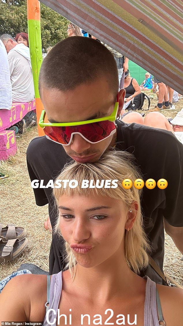 Glasto 布鲁斯:米娅分享了周末的照片转储,她和男友一起享受节日