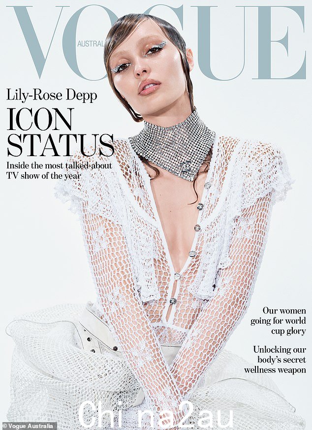 封面女郎:在《Vogue》澳大利亚版的封面中,Lily-Rose 坚称性爱场面“有意且重要”,表明她对出演该剧感到“兴奋”