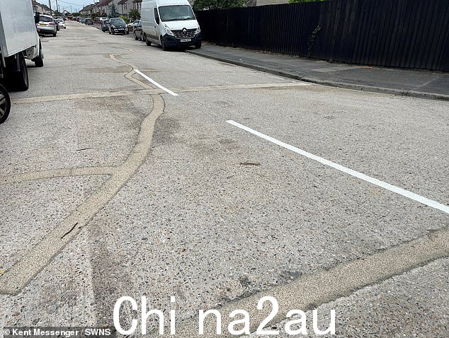 尽管有人呼吁重新铺设道路,肯特县议会仍坚称工程已完成,并声称混凝土修复提供了“适合交通使用的路面”。北路是工作完成后拍摄的