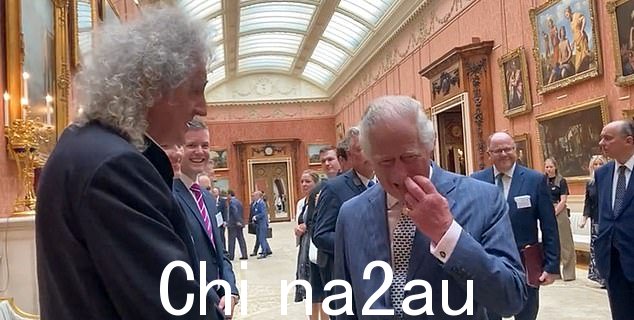 查尔斯国王在与布莱恩·梅爵士谈论这位摇滚明星是一位“常驻天体物理学家”时被拍到咯咯笑
