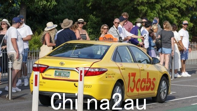 维多利亚州政府正计划对该州的出租车收费制度旨在解决哄抬物价问题。图片:Ian Currie