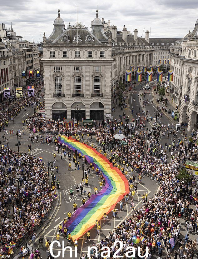 Just Stop Oil 发出一封信,呼吁 London Pride 发表声明,谴责新的石油、天然气和煤炭(如图去年的活动)