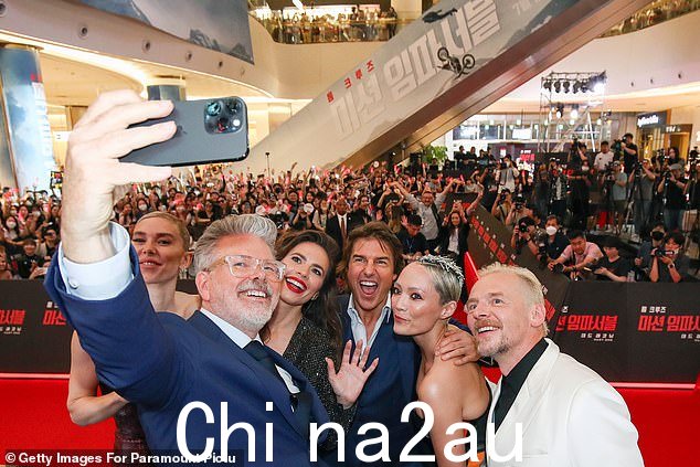回忆:詹姆斯一定要在红地毯上自拍