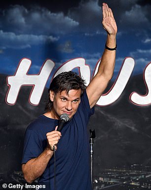 Theo Von,其播客 Roseanne 出现在其中,反-闪族评论是'讽刺和讽刺'