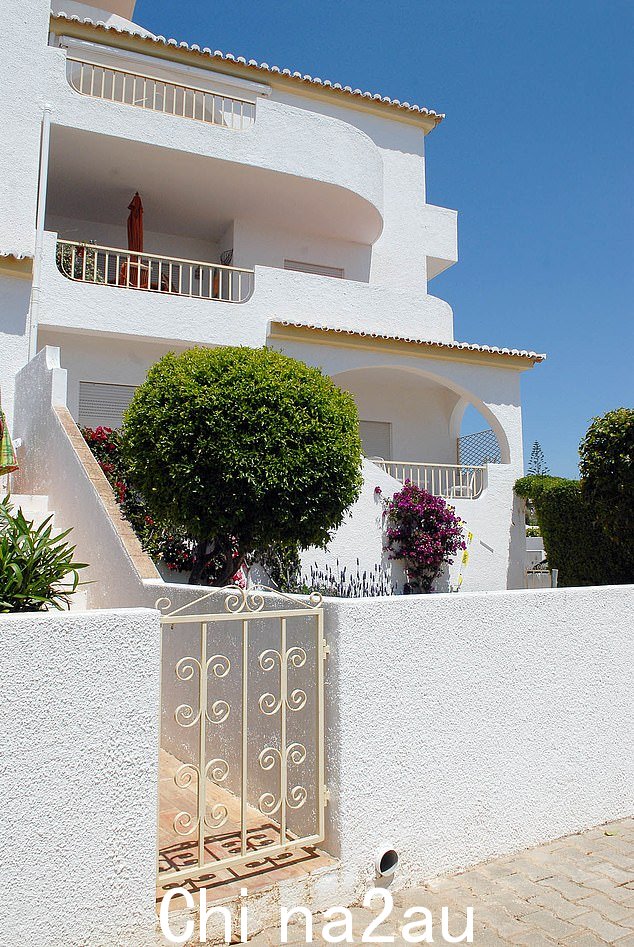 2007 年 5 月,玛德琳·麦肯 (Madeleine McCann) 从位于阿尔加维普拉亚达卢斯 (Praia da Luz) 度假村的家人度假公寓(如图)失踪 - 就在她四岁生日前几天