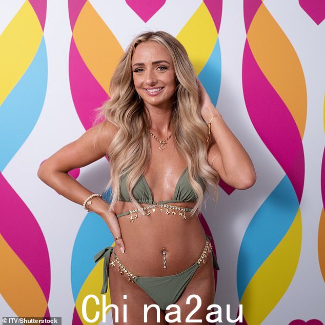 尤物:周五剧集结束时被嘲笑的女孩中还有性感的阿比·摩尔斯