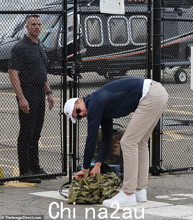 NFL 传奇人物:七届超级碗冠军汤姆·布雷迪周日在曼哈顿登上直升机时被发现看起来一如既往地健康