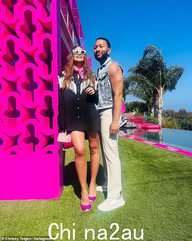 Ken 对她的芭比娃娃:丈夫 John Legend 加入了她