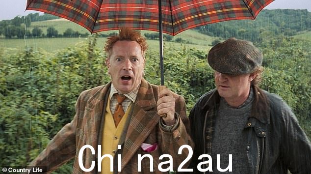 Johnny Rotten(左图)在 2008 年主演了价值 500 万英镑的乡村生活黄油电视广告,让粉丝们大吃一惊